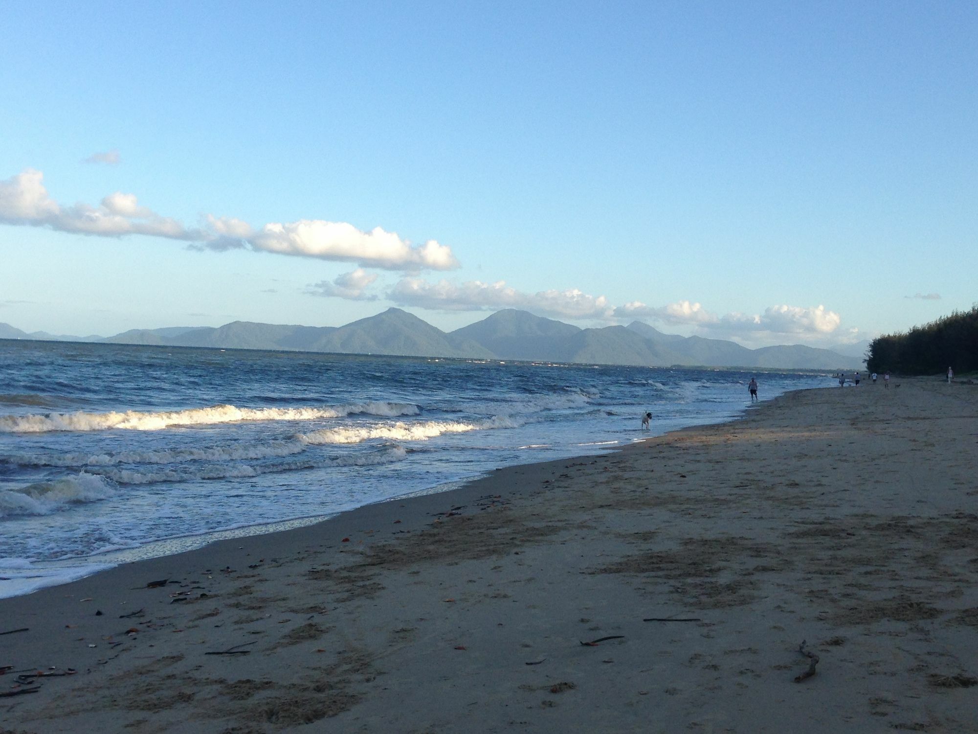 Golden Sands Beachfront Resort Yorkeys Knob Exteriör bild